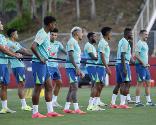 Com o trabalho contestado, Brasil encara o Uruguai em Salvador