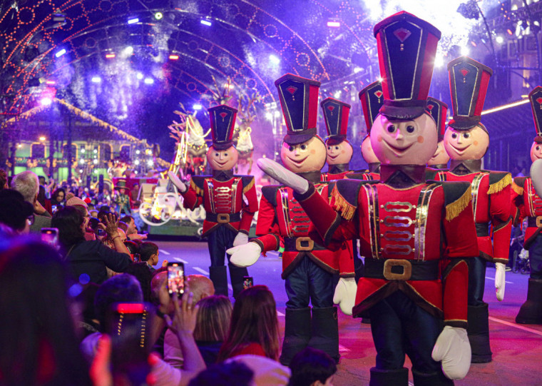O Grande Desfile de Natal é um dos espetáculos mais procurados pelos turistas