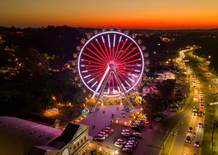 Roda-gigante é um dos atrativos do Parque Mundo a Vapor, em Canela