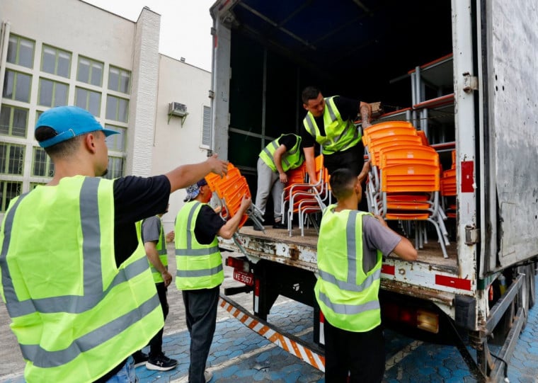 Mobiliário foi entregue pelo Instituto Cultural Floresta nesta terça-feira