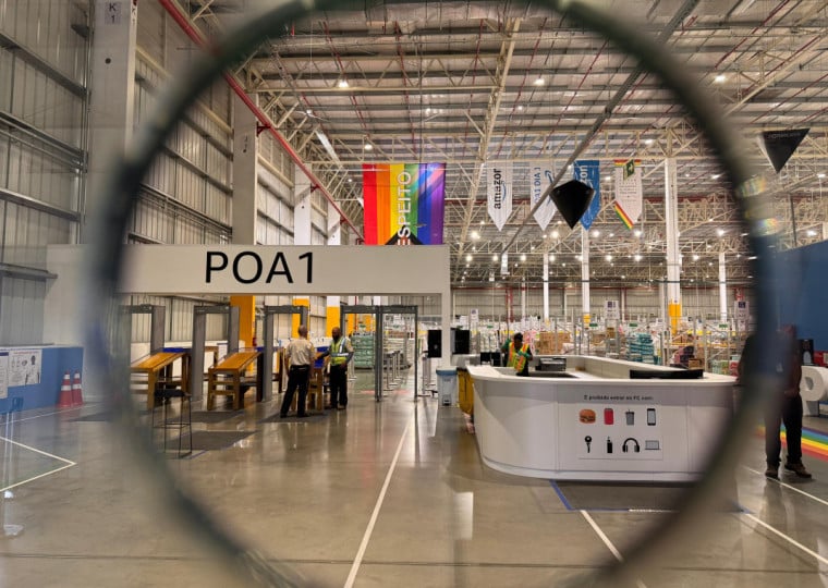 CD da Amazon, em Nova Santa Rita, já registra maior demanda de itens para casa e também atende entregas de pacotes para compras de outras regiões do Brasil