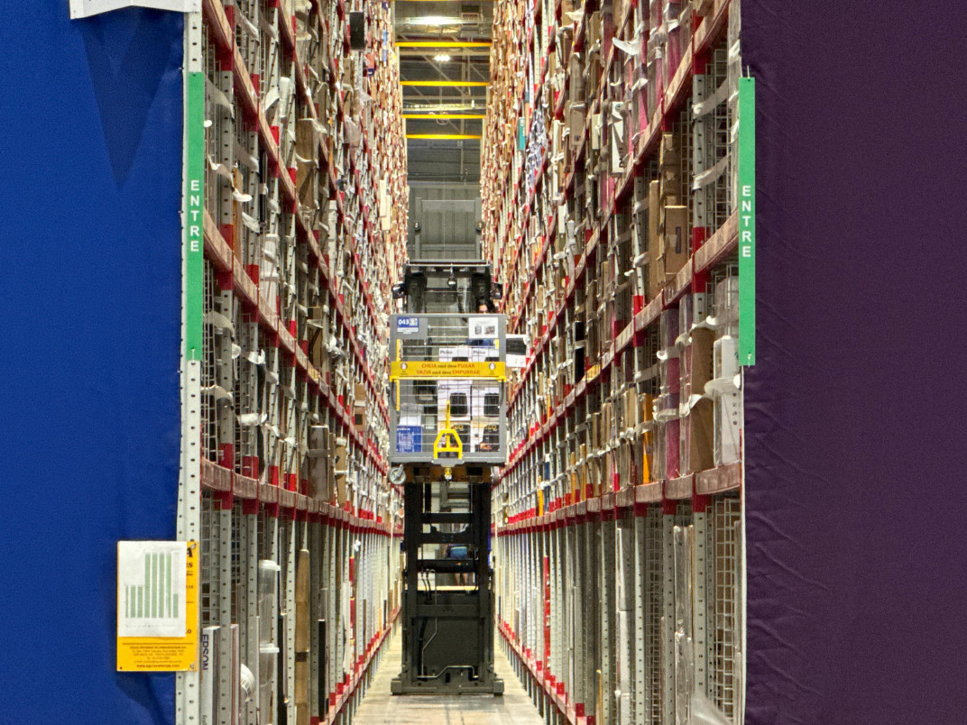 Estrutura tem estantes com 12 metros de altura onde ficam mercadoria de médio e grande porte  | PATRÍCIA COMUNELLO/ESPECIAL/JC