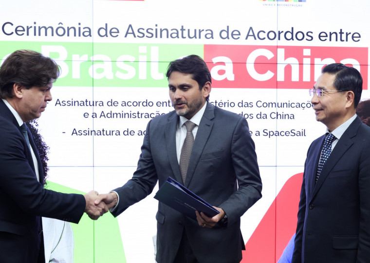 Ministro das Comunicações assinou memorandos com a empresa chinesa SpaceSail