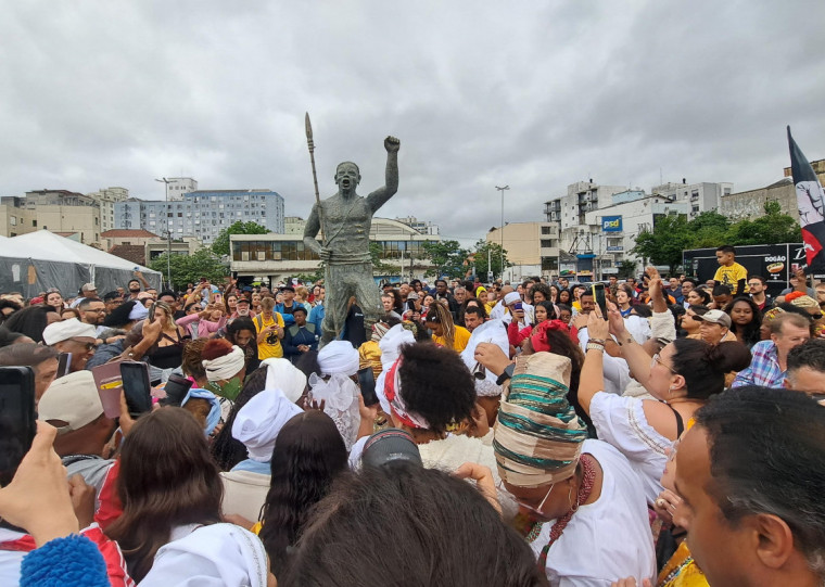 Monumento do líder quilombola está fixado no Largo Zumbi dos Palmares, na Cidade Baixa