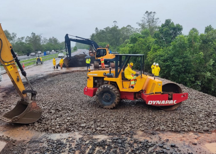 Conclusão total das obras de conserto deve ocorrer na segunda-feira (25)