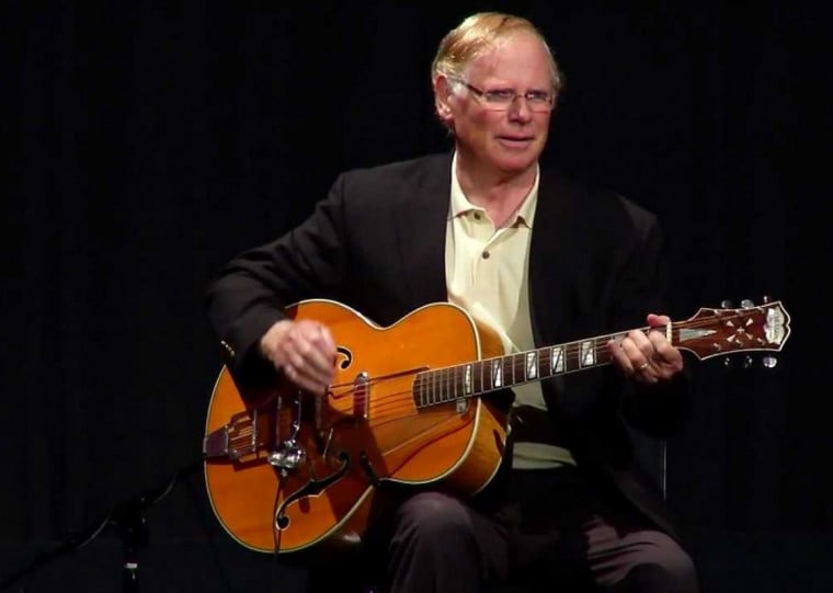 Vic Flick gravou o icônico tema da franquia James Bond ao lado do grupo The John Barry Seven