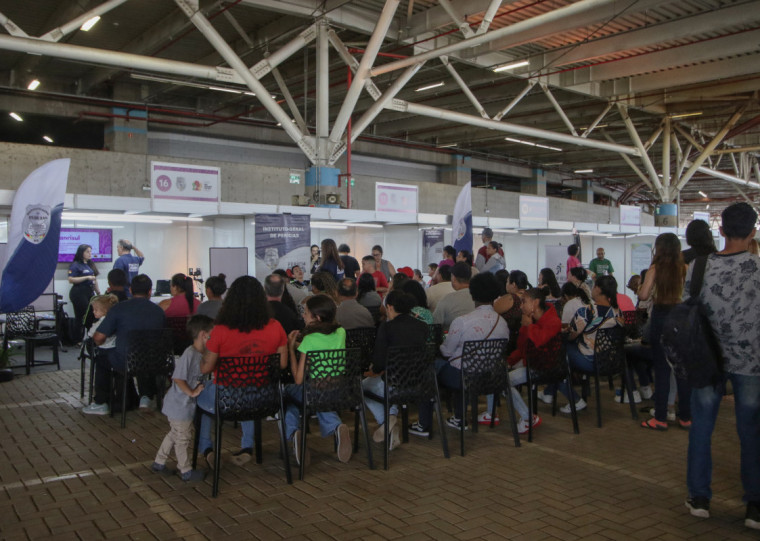 Mais de 20 instituições estão presentes no projeto com serviços e palestras 