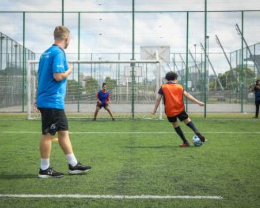 Centro de Desenvolvimento de Futebol Feminino abre inscrições e retoma aulas na Orla