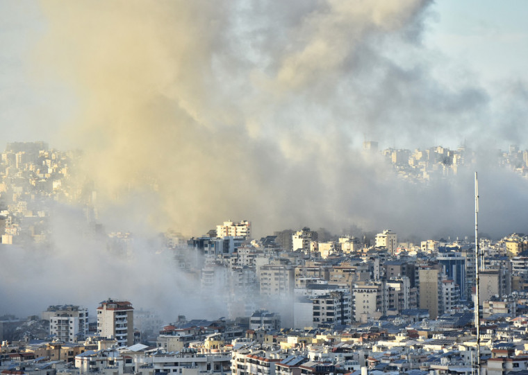 Jatos israelenses destruíram pelo menos seis prédios nos subúrbios da capital