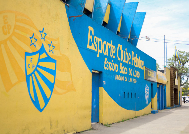 Lobo mantém técnico e gerente de futebol que conquistaram o acesso