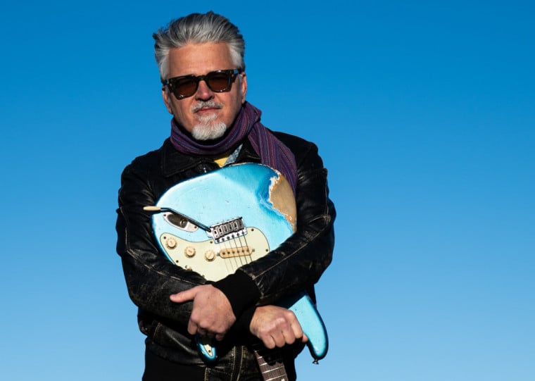 Com composições autorais e versões que homenageiam grandes nomes do blues internacional, novo álbum reflete o amadurecimento artístico do músico gaúcho