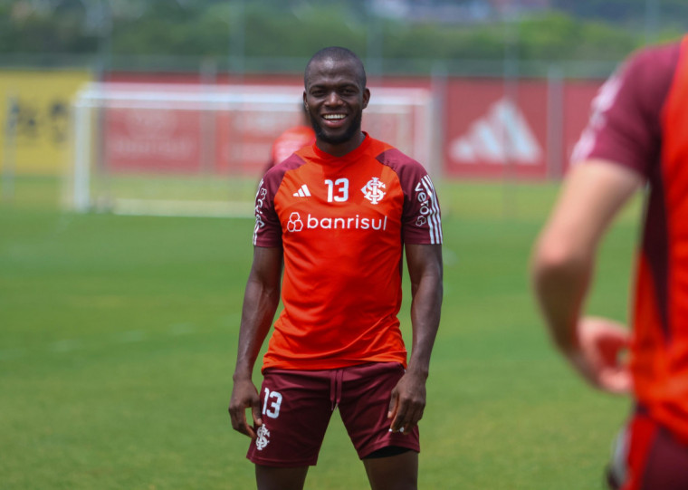 Com Borré suspenso, Valencia será titular contra o Flamengo, no Maracanã