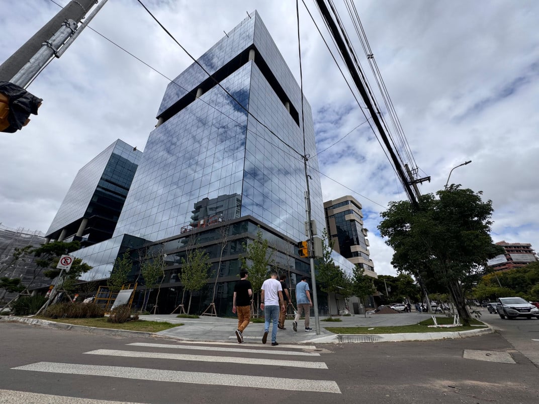 Minuto Varejo - Região mais valorizada de Porto Alegre - avenida Carlos Gomes arredores - empreendimentos imobiliários - metro quadrado - paisagem urbana - investimentos - população - cidade vertical - visão da cobertura da torre residencial - Carlos Gomes Square - projeto Bordaza Shopping | PATRÍCIA COMUNELLO/ESPECIAL/JC