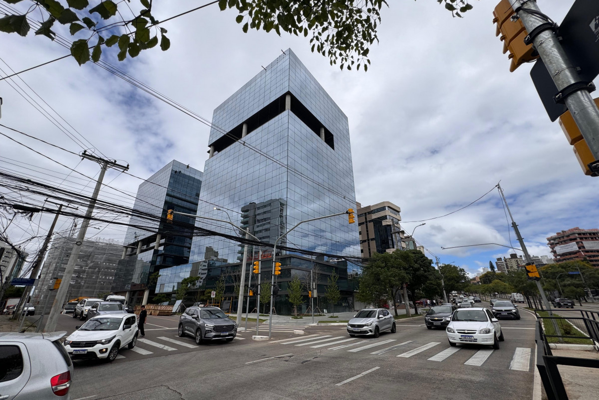 Minuto Varejo - Região mais valorizada de Porto Alegre - avenida Carlos Gomes arredores - empreendimentos imobiliários - metro quadrado - paisagem urbana - investimentos - população - cidade vertical - visão da cobertura da torre residencial - Carlos Gomes Square - projeto Bordaza Shopping | PATRÍCIA COMUNELLO/ESPECIAL/JC