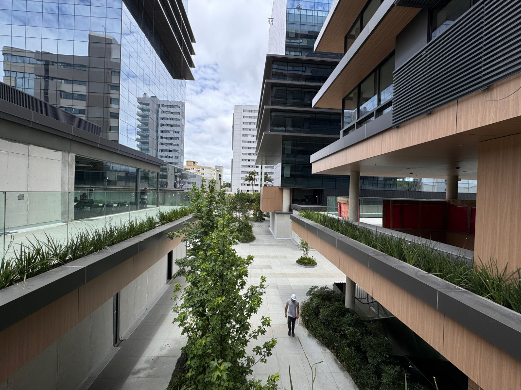 Lojas e demais operações ficam em dois andares com paisagismo que tem até limoeiro | PATRÍCIA COMUNELLO/ESPECIAL/JC