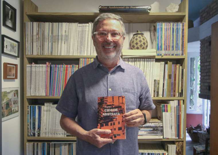 Um dos responsáveis pela transformação do Hotel Majestic na Casa de Cultura Mario Quintana, arquiteto Flávio Kiefer lança livro de crônicas com reflexões sobre o cenário urbano