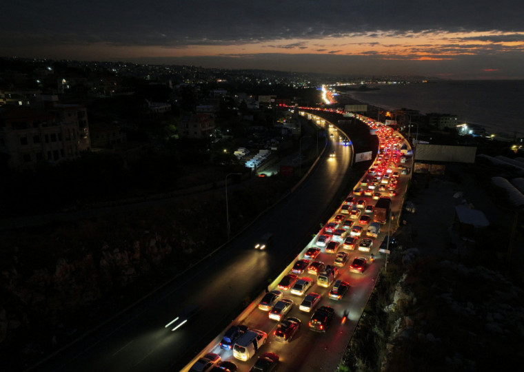 Milhares se deslocaram de Beirute em dire&ccedil;&atilde;o ao Sul, causando congestionamento
