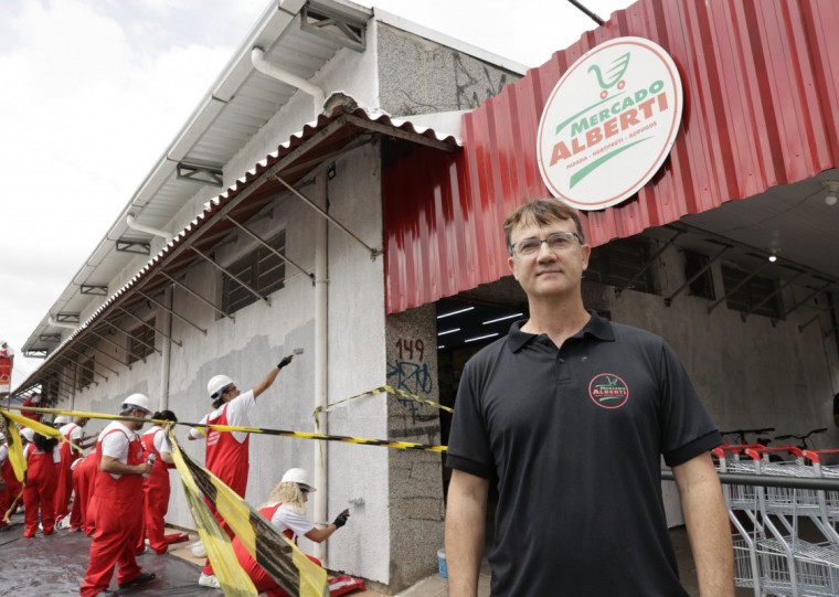 "Queremos reabrir as outras lojas em 2025", projeta Alberti, no ponto que recebeu pintura