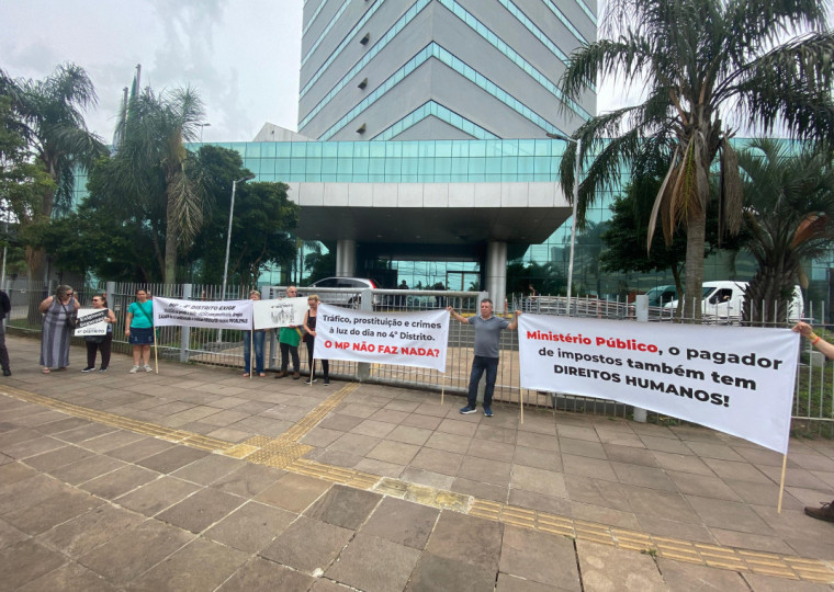 Ato dos empresários do 4° Distrito em frente ao Ministério Público 
