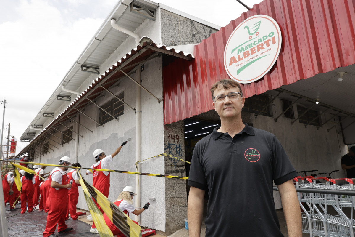 "Queremos reabrir as outras lojas em 2025", avisa Alberti, no ponto que ganhou pintura | T&Acirc;NIA MEINERZ/JC