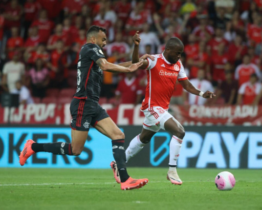 Desta vez como titular, Valencia reencontra o Flamengo, sua última vítima pelo Inter