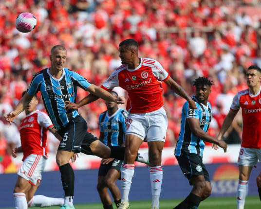 Veja as posições da dupla Gre-Nal na pesquisa Datafolha de maiores torcidas do Brasil