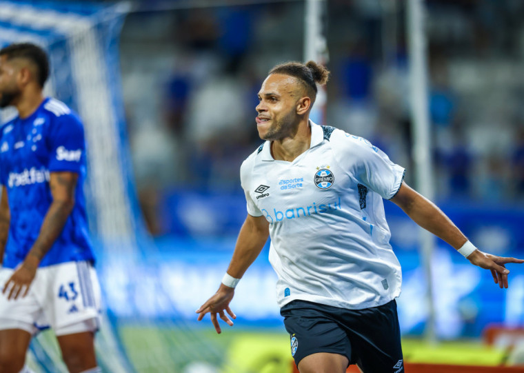 Em 17 jogos, o atacante marcou oito gols e deu duas assistências