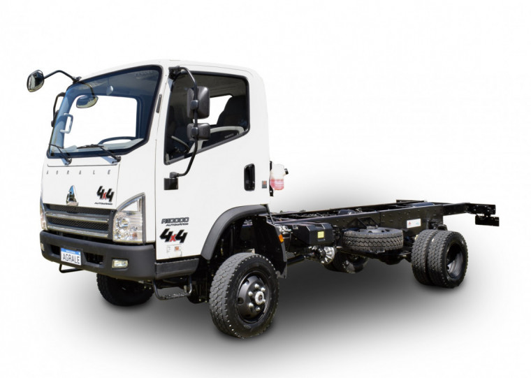 Empresa apresentou ao mercado o seu mais recente desenvolvimento, o modelo A10000 4x4, primeiro caminhão automático com tração nas quatro rodas