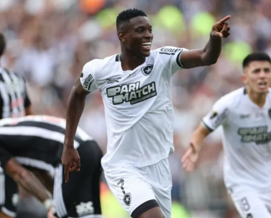 Botafogo supera expulsão no início, vence Atlético e conquista a sua 1ª Libertadores