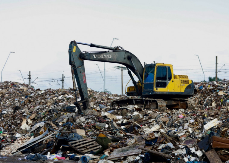 O investimento é de cerca de R$ 4,1 milhões, para uma quantidade estimada de 61.953 toneladas depositadas no local