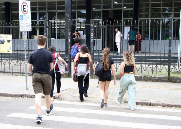 Número de matrículas no Ensino Médio no Brasil chegou a 2,5 milhões em 2024