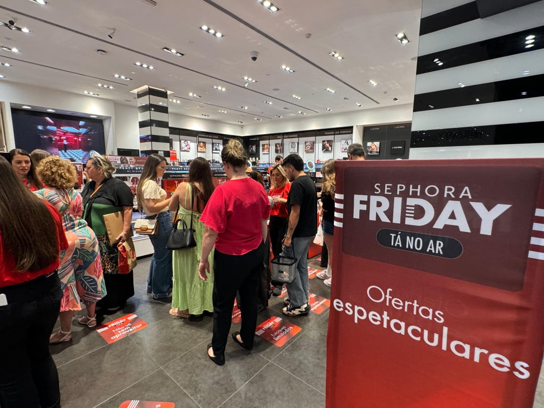 Loja da Sephora, de cosméticos, ficou tão lotada quem era difícil de entrar e circular | PATRÍCIA COMUNELLO/ESPECIAL/JC