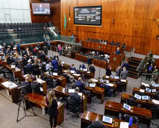 Deputados votam reajuste do piso regional do RS nesta terça-feira (3)