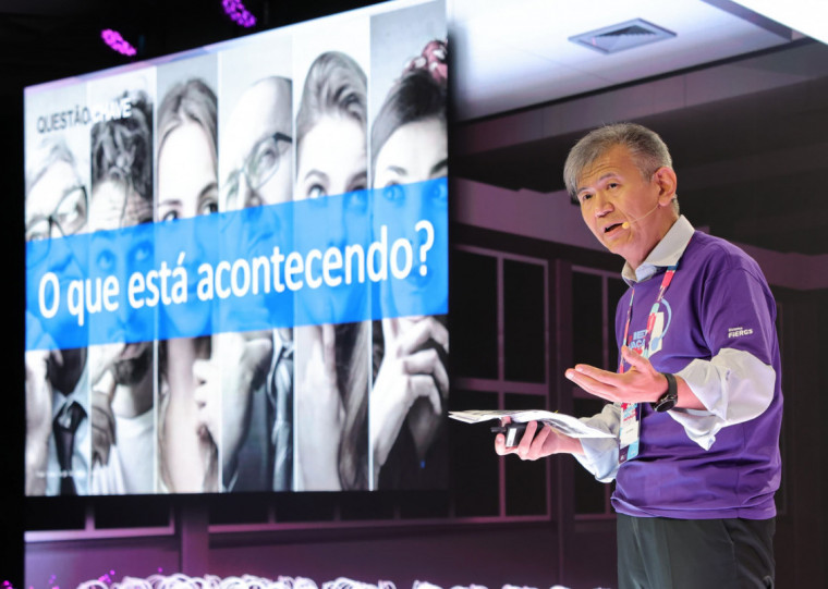 Celso Ienaga, que integra comit&ecirc;s de inova&ccedil;&atilde;o, realizou palestra sobre O Futuro: Construindo Empresas Resilientes e Inovadoras 