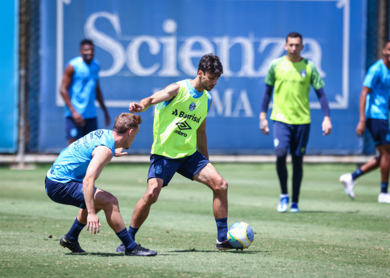 Para o confronto na Bahia, Rodrigo Caio volta à zaga gremista