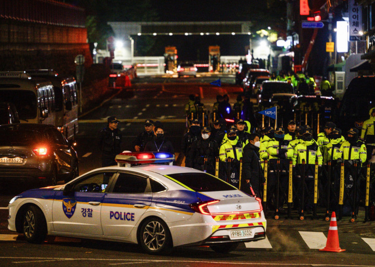 Militares já haviam deixado Parlamento, onde haviam protagonizado embates
