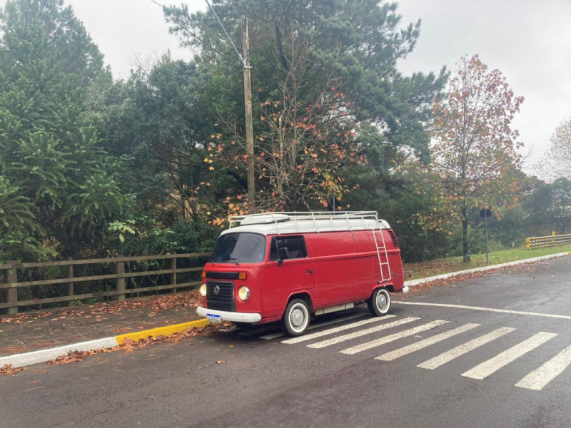 Kombi de distribui&ccedil;&atilde;o de livros da Editora Coragem  Foto: ARQUIVO PESSOAL/DIVULGA&Ccedil;&Atilde;O/JC