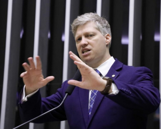 Mesa da Câmara pede suspensão de mandato de três dos deputados envolvidos em motim