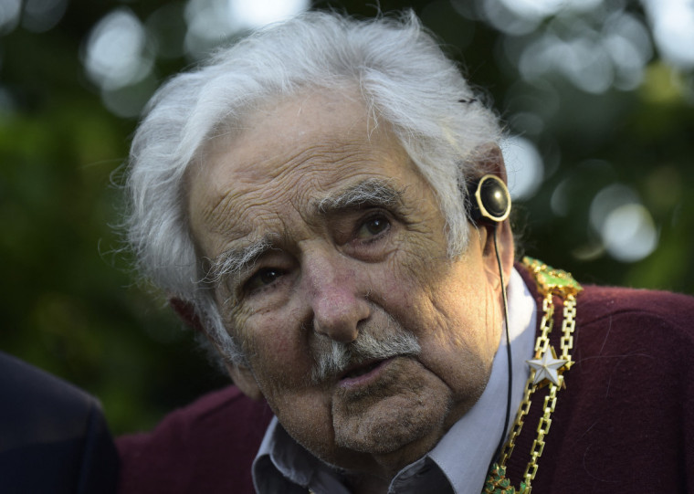 Mujica declarou que o câncer de esôfago que trata desde o ano passado se espalhou para o fígado