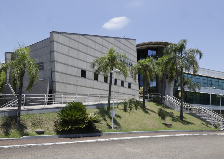 Empresa, com sede em Porto Alegre, busca caminhos para retomar projetos