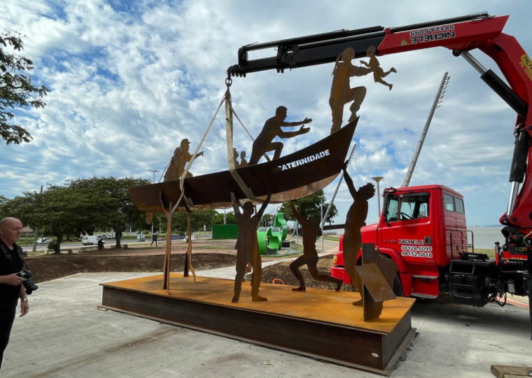 Barco será suspenso a 1,75m do chão, simbolizando até onde a água chegou no Centro Histórico de Porto Alegre