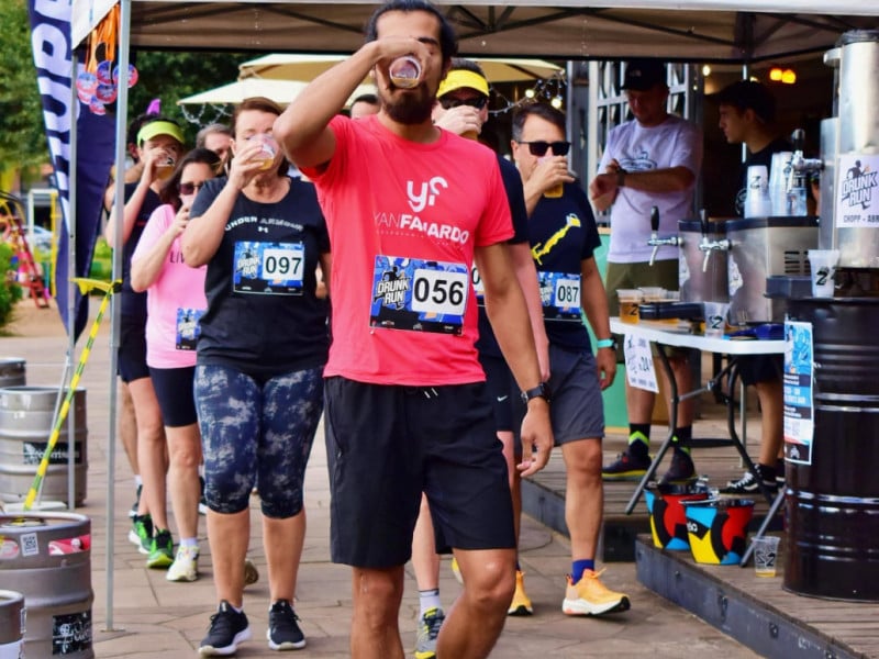 A primeira edição ocorreu em outubro deste ano, reunindo 60 pessoas  Foto: DRUNK RUN/DIVULGAÇÃO/JC