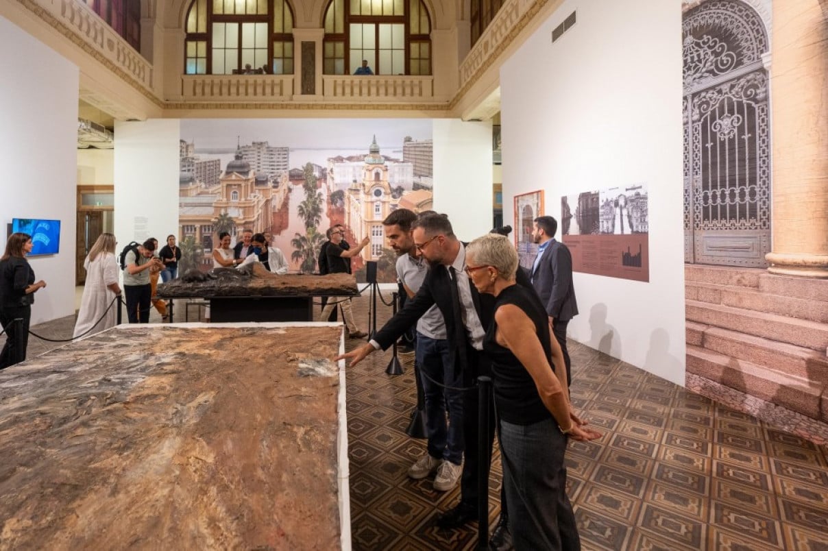 O governador Eduardo Leite e a titular da Sedac, Beatriz Araujo, marcaram presen&ccedil;a na abertura da mostra 'Post Scriptum &ndash; Um Museu como Mem&oacute;ria'  | ASCOM SEDAC/DIVULGA&Ccedil;&Atilde;O/JC