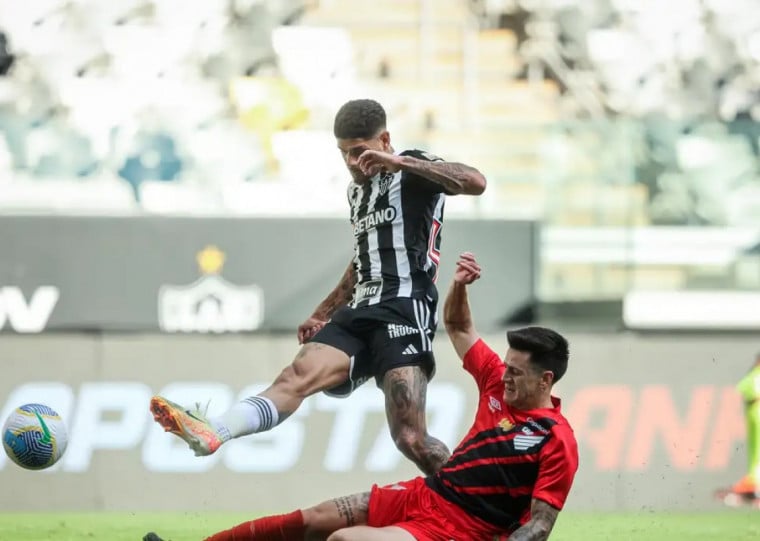 Furacão foi derrotado pelo Atlético-MG neste domingo (8)