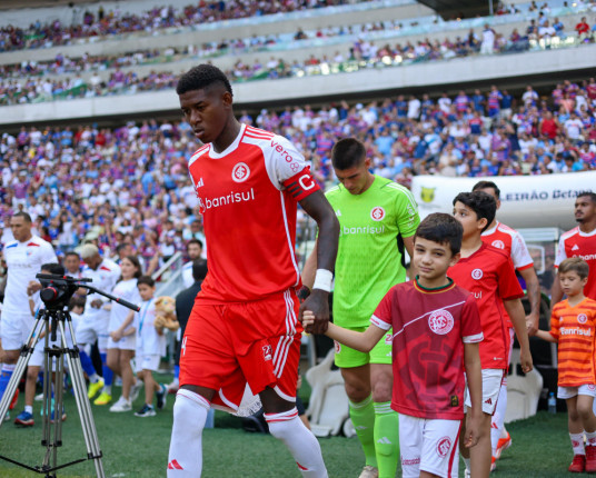 Inter entra em férias de olho no mercado e precisando vender jogadores