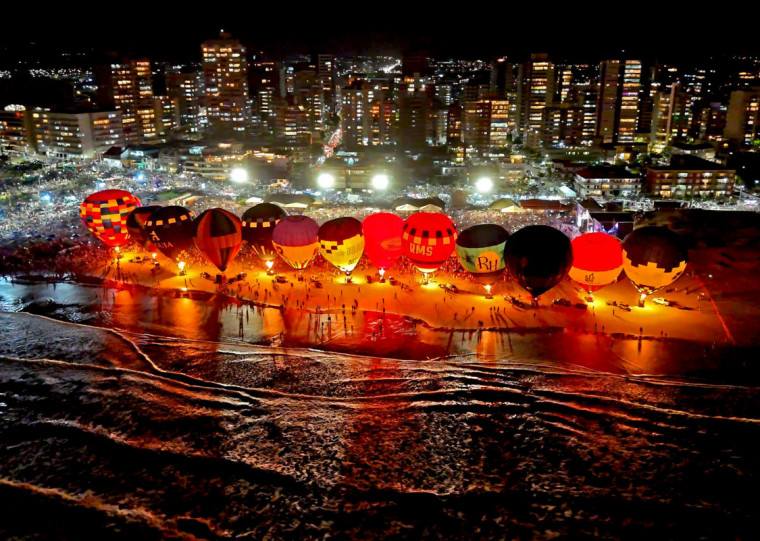 Show de luzes com os bal&otilde;es, chamado de Night Glow, vai ocorrer novamente este ano