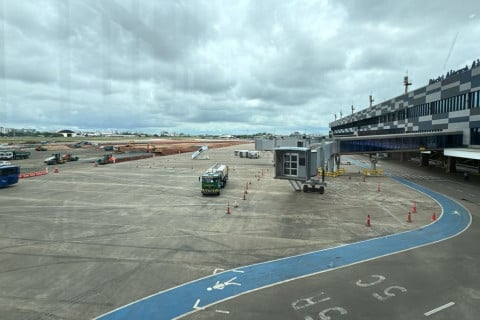 Obras na pista do Salgado Filho são concluídas e avião da FAB verifica aeródromo