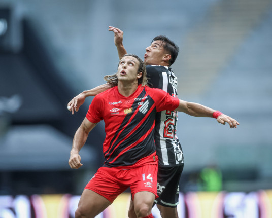 Como estratégia de mercado, Inter monitora destaques do rebaixado Athletico-PR