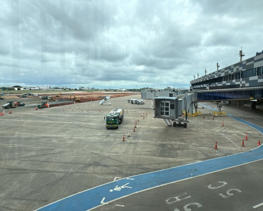 Obras na pista do Salgado Filho são concluídas e avião da FAB verifica aeródromo