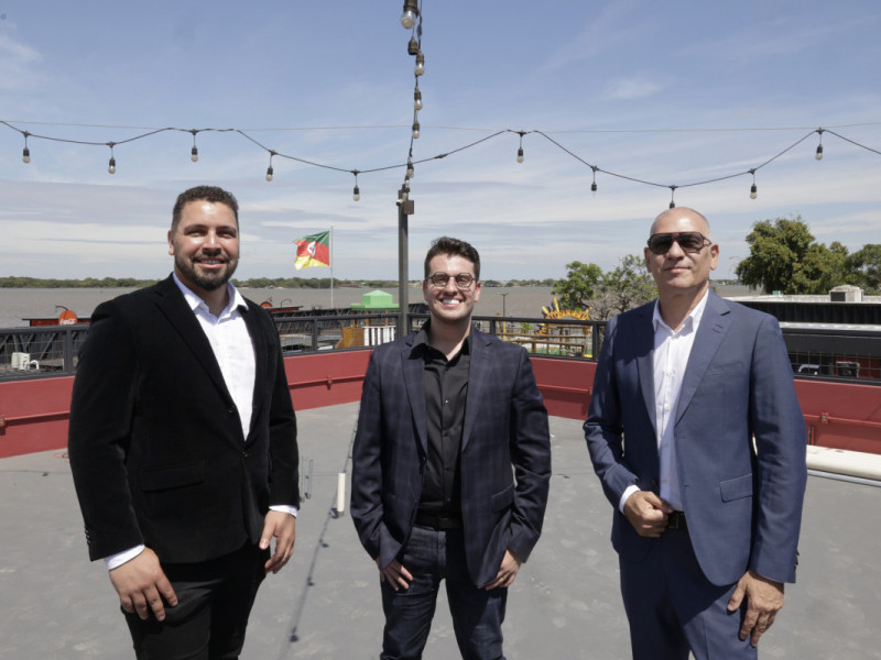 Pedro Venzon, Gregor Carvalho e Gonzalito Marinho s&atilde;o s&oacute;cios do Tapas Y Besos, nova opera&ccedil;&atilde;o do Cais Embarcadero Foto: T&Acirc;NIA MEINERZ/JC 